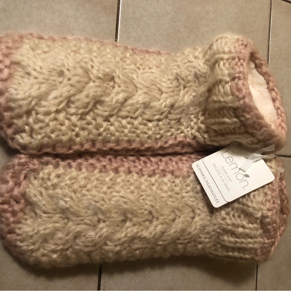 NWT Lemon cozy hand knitted slippers. Sherpa inside - Picture 2 of 3